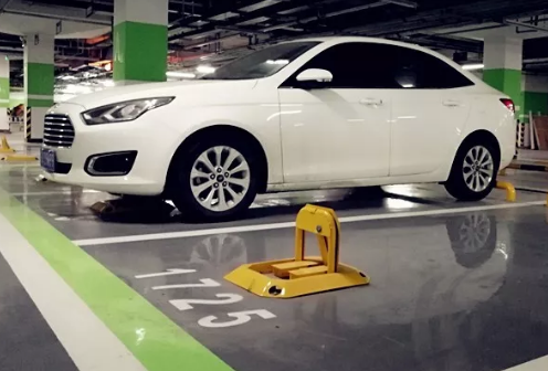 地下車庫金鋼砂地坪